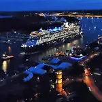 Luxus-Ecksuite Mit Stylischem Design Und Traumblick Uebers Meer, 26.Stock Im Maritim