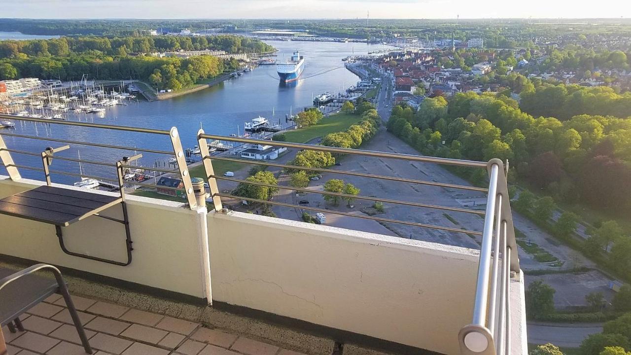 Luxus-ecksuite Mit Stylischem Design Und Traumblick Uebers Meer, 26.stock Im Maritim * Lübeck