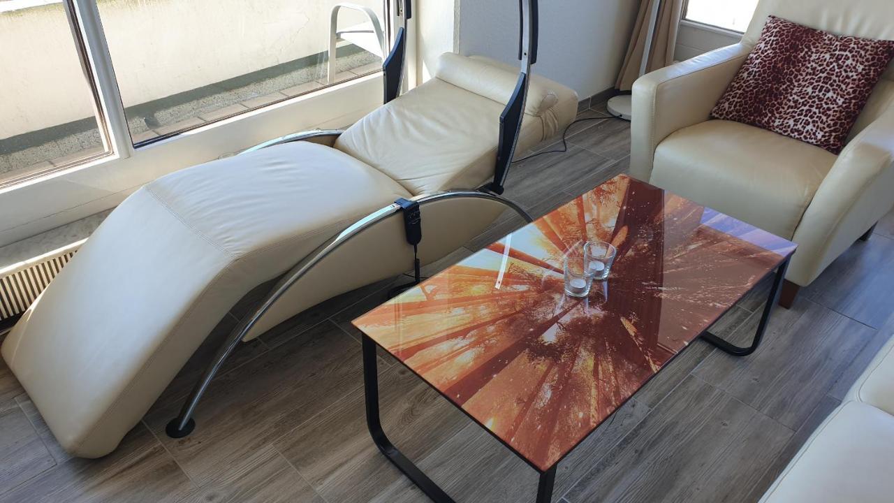 Luxus-ecksuite Mit Stylischem Design Und Traumblick Uebers Meer, 26.stock Im Maritim