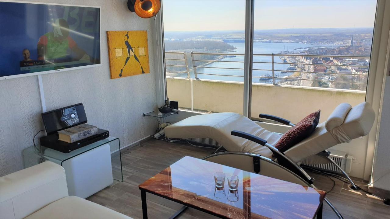 Apartment Luxus-ecksuite Mit Stylischem Design Und Traumblick Uebers Meer, 26.stock Im Maritim