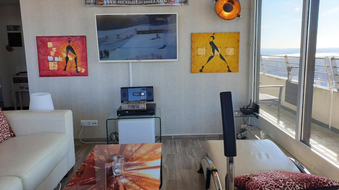 Luxus-ecksuite Mit Stylischem Design Und Traumblick Uebers Meer, 26.stock Im Maritim Apartment