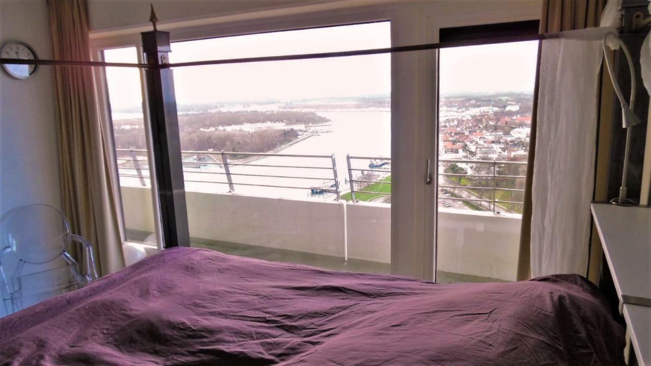 Luxus-ecksuite Mit Stylischem Design Und Traumblick Uebers Meer, 26.stock Im Maritim * Lübeck