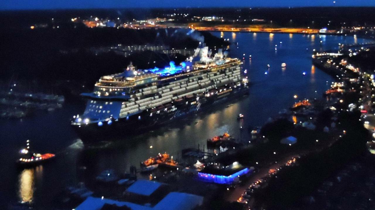 Luxus-ecksuite Mit Stylischem Design Und Traumblick Uebers Meer, 26.stock Im Maritim Lejlighed Lübeck