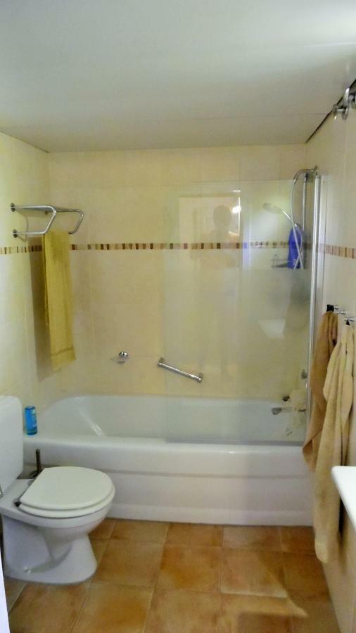 Luxus-ecksuite Mit Stylischem Design Und Traumblick Uebers Meer, 26.stock Im Maritim Apartment