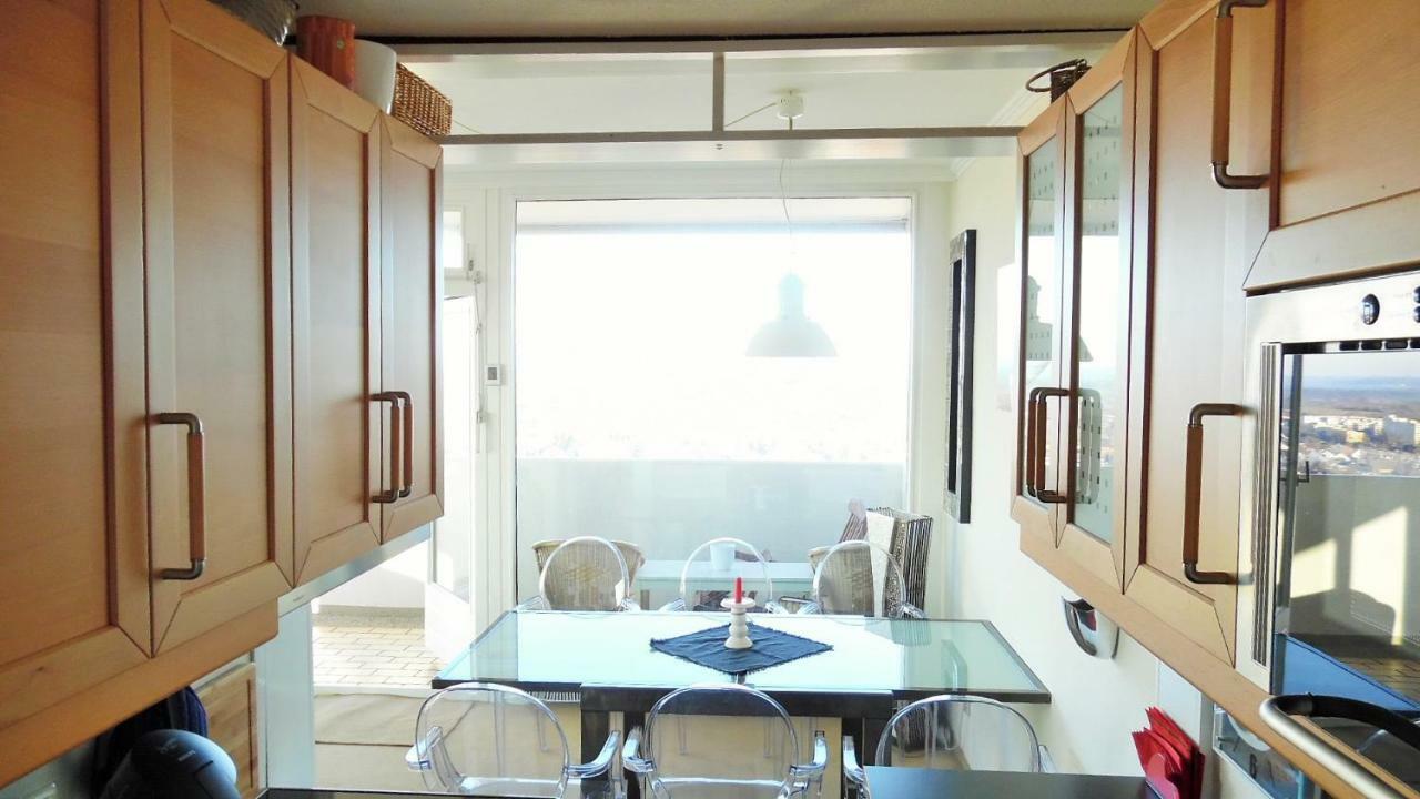 Luxus-ecksuite Mit Stylischem Design Und Traumblick Uebers Meer, 26.stock Im Maritim Lejlighed