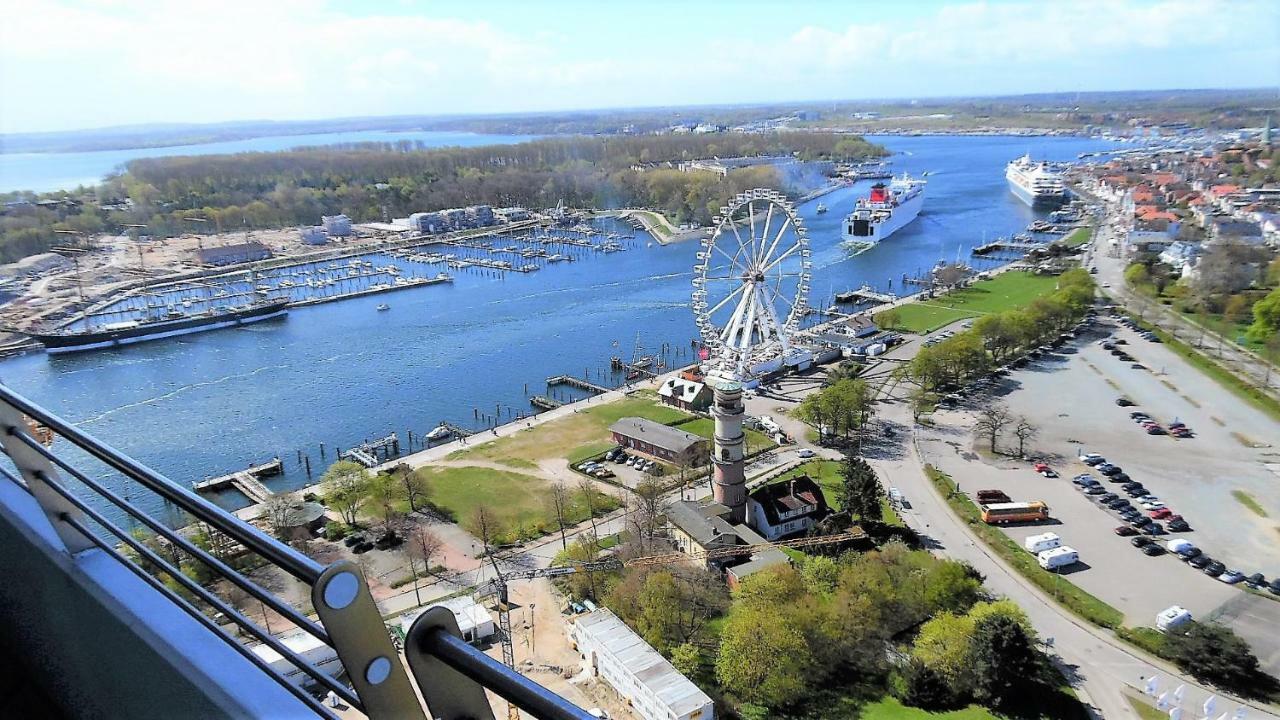 Luxus-ecksuite Mit Stylischem Design Und Traumblick Uebers Meer, 26.stock Im Maritim * Lübeck