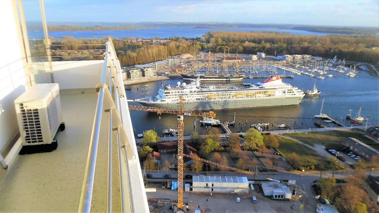 Luxus-ecksuite Mit Stylischem Design Und Traumblick Uebers Meer, 26.stock Im Maritim *